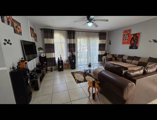 2 BEDROOM SECTIONAL TITLE FOR SALE IN SOUTH CREST